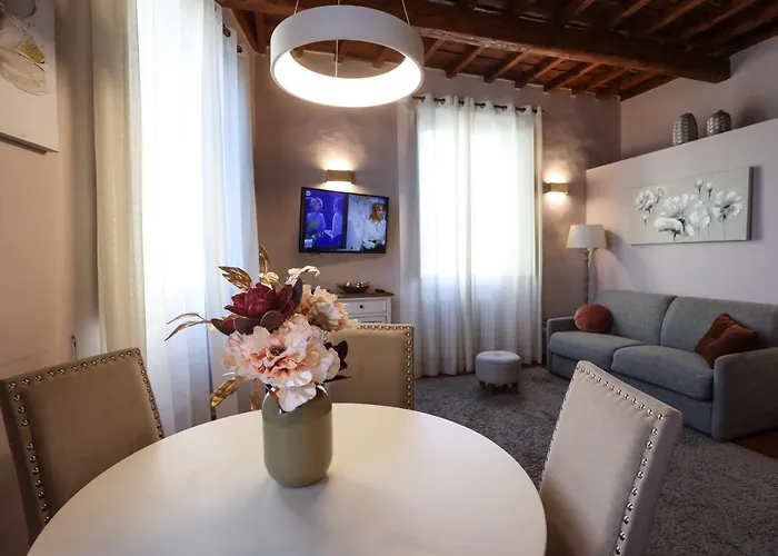 Santo Spirito - Elegante In Pieno Centro Апартаменты Флоренция